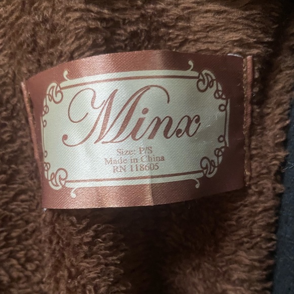 Minx Plush Robe - Picture 10 of 10